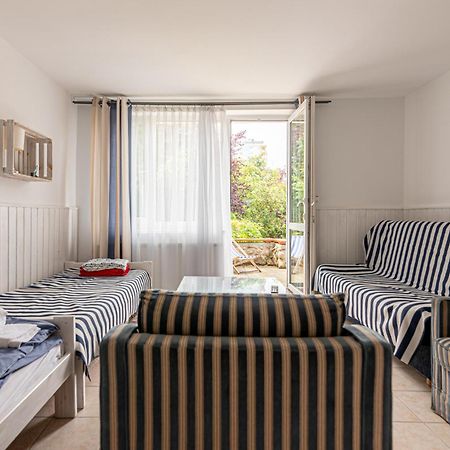 Nadmorskie Pokoje Super Lokalizacja Apartment Kolobrzeg Bagian luar foto
