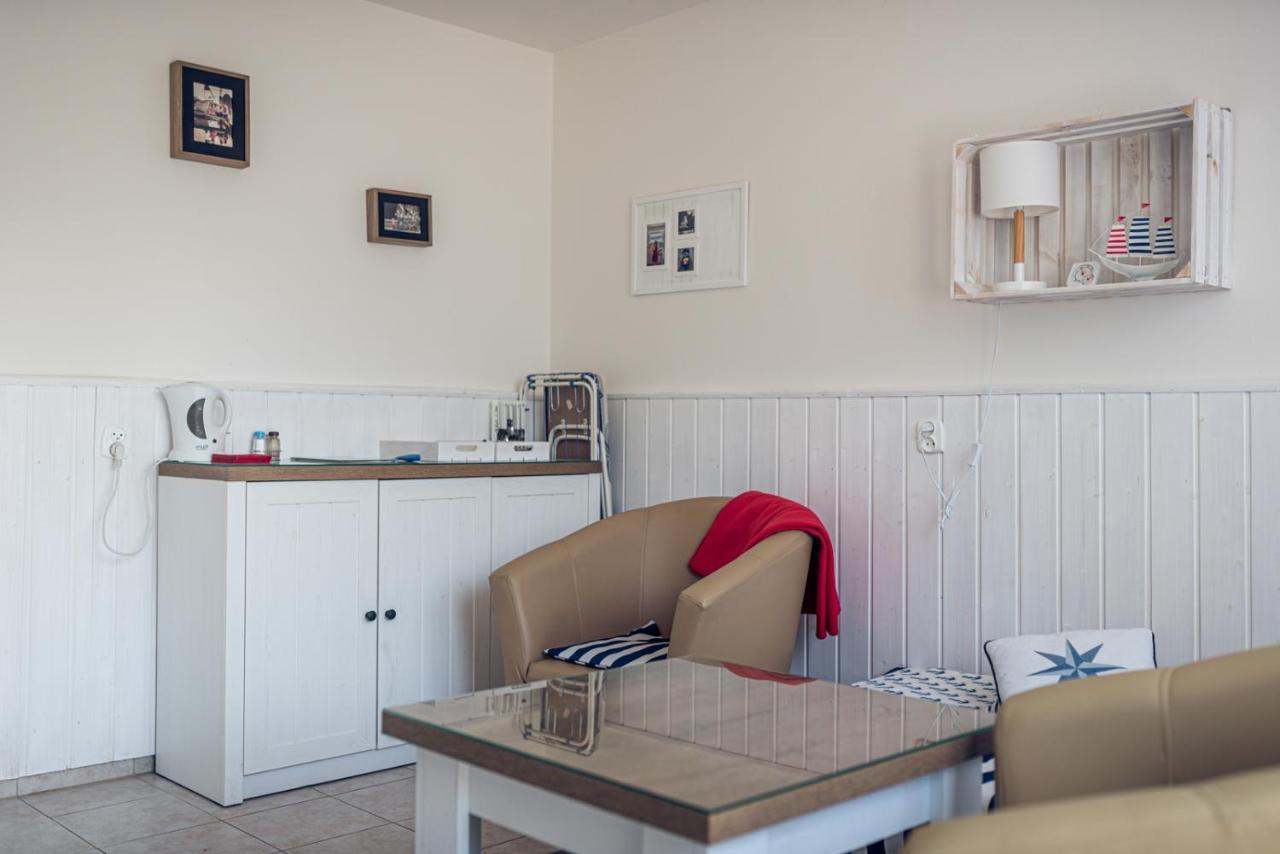 Nadmorskie Pokoje Super Lokalizacja Apartment Kolobrzeg Bagian luar foto