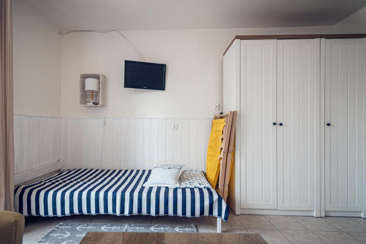 Nadmorskie Pokoje Super Lokalizacja Apartment Kolobrzeg Bagian luar foto