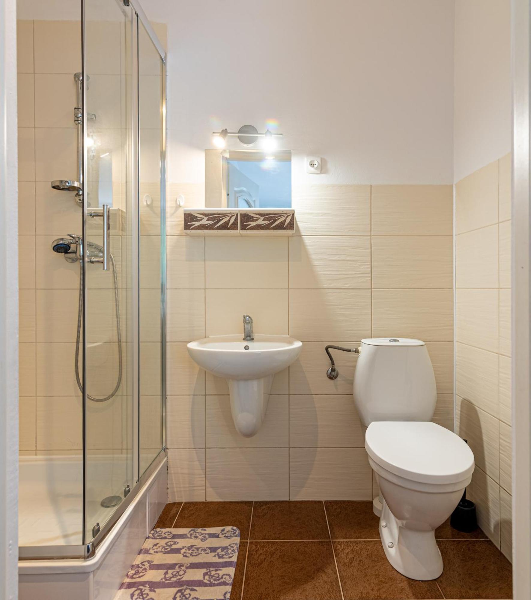 Nadmorskie Pokoje Super Lokalizacja Apartment Kolobrzeg Bagian luar foto