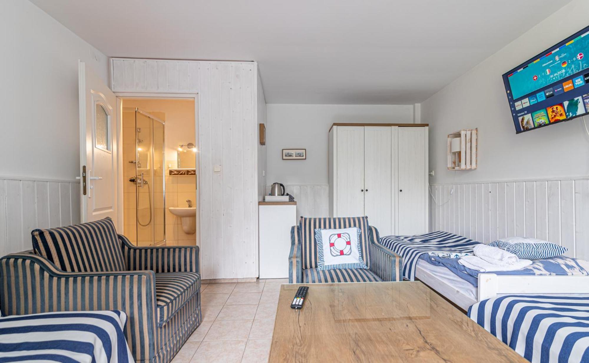 Nadmorskie Pokoje Super Lokalizacja Apartment Kolobrzeg Bagian luar foto