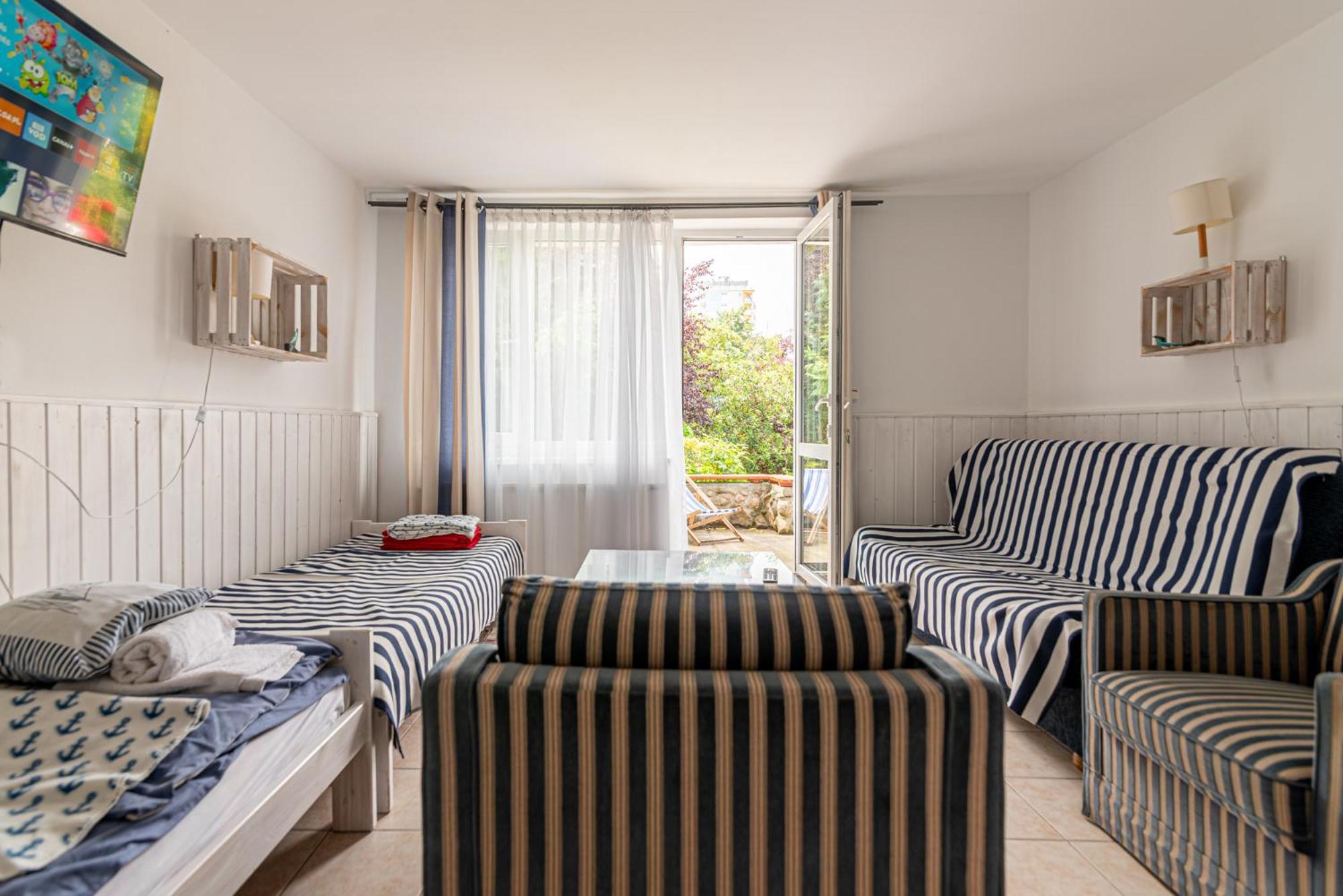 Nadmorskie Pokoje Super Lokalizacja Apartment Kolobrzeg Bagian luar foto